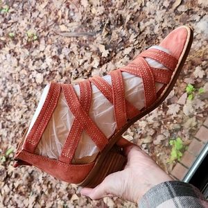 Comfortiva Brick Suede Betha Sandals 9.5